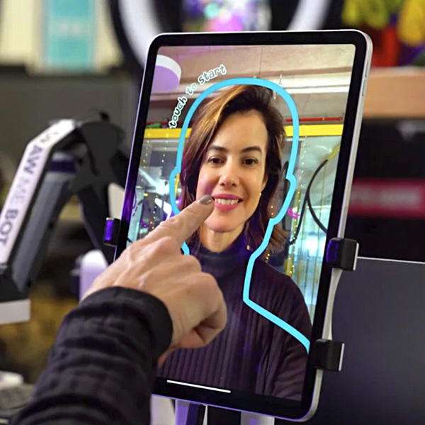 Draw Me Bot en action