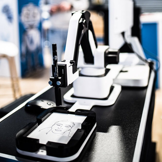 Draw Me Bot en action